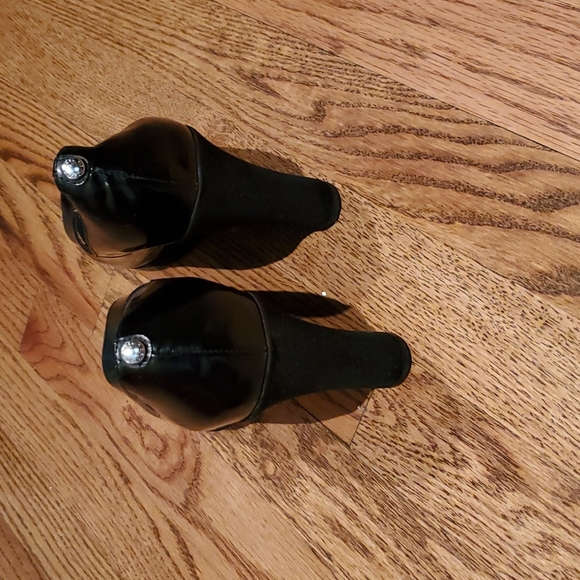 Shoes - Picture 3 of 7